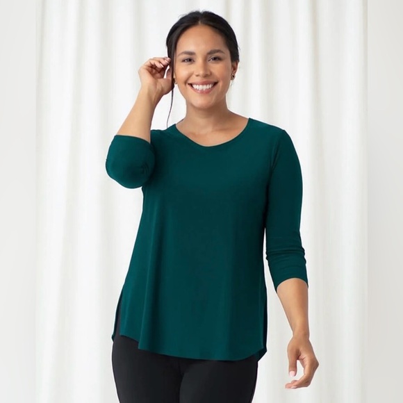 Sympli Tops - NWOT Sympli Go To Tee Relaxed Evergreen size 16